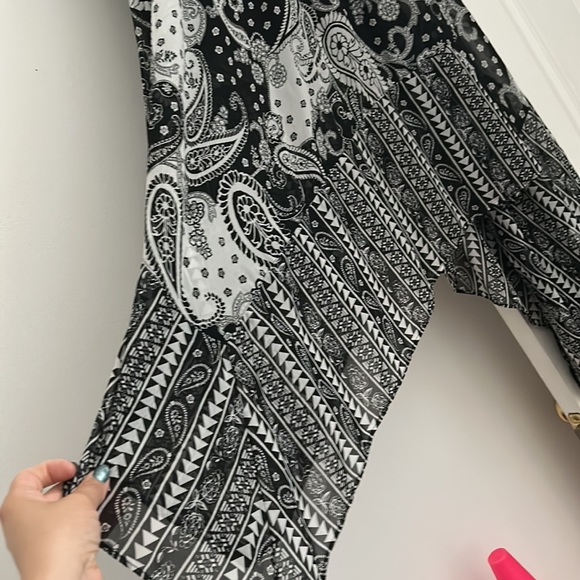 Black and white designed Long scarf shirt size large - Picture 2 of 2